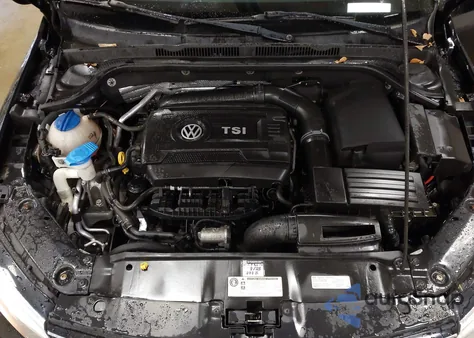 2015 Volkswagen Jetta 1.8T Se z USA, uszkodzony, nr VIN 3VWD17AJ1FM319831